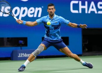 Djokovic resiste en el US Open tras abandono de Djere y supera a Federer en victorias