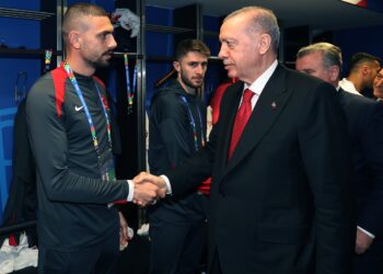 Erdogan tacha de ‘política’ la sanción de la UEFA al turco Demiral