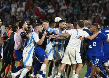 Francia pasa a semis a costa del sueño olímpico de Argentina