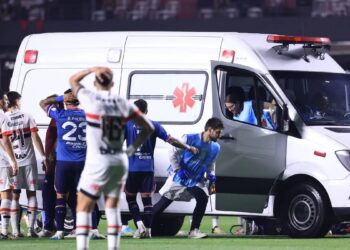 Futbolista uruguayo que se desplomó en duelo de Libertadores tuvo un infarto