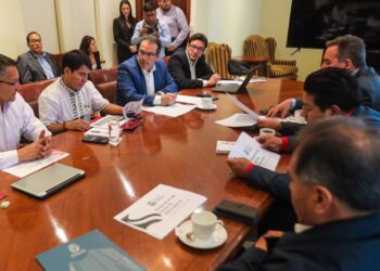 Seis gobernadores se reúnen en Santa Cruz para definir alternativas ante la crisis económica