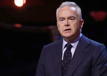 Ex presentador de BBC inculpado por realizar imágenes pedopornográficas