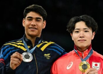El japonés Oka campeón olímpico de barra fija, colombiano Barajas plata