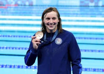 Ledecky revalida título en 1.500 m y hace historia con octavo oro olímpico
