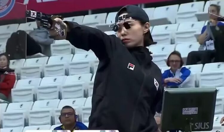La tiradora deportiva surcoreana Kim Ye-ji