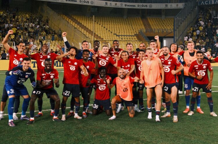 Los jugadores del Lille festejan la clasificación a la segunda fase preliminar de la Champions League