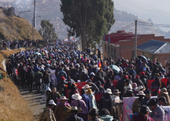 Organizaciones se concentran en El Alto para participar en la Marcha por la Democracia
