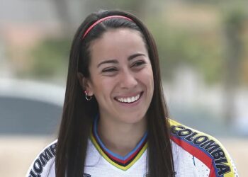 La colombiana Pajón en busca de culminar en París una carrera de leyenda