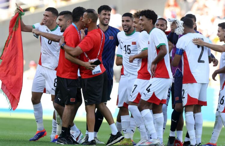 Los marroquís festejan la goleada ante Egipto que les da  la medalla de bronce