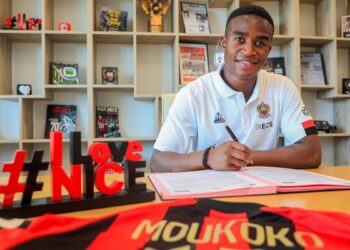 Borussia Dortmund cede al internacional alemán Moukoko al Niza francés