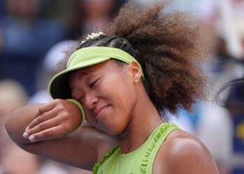 Osaka deslumbra y llora en un regreso triunfal al US Open