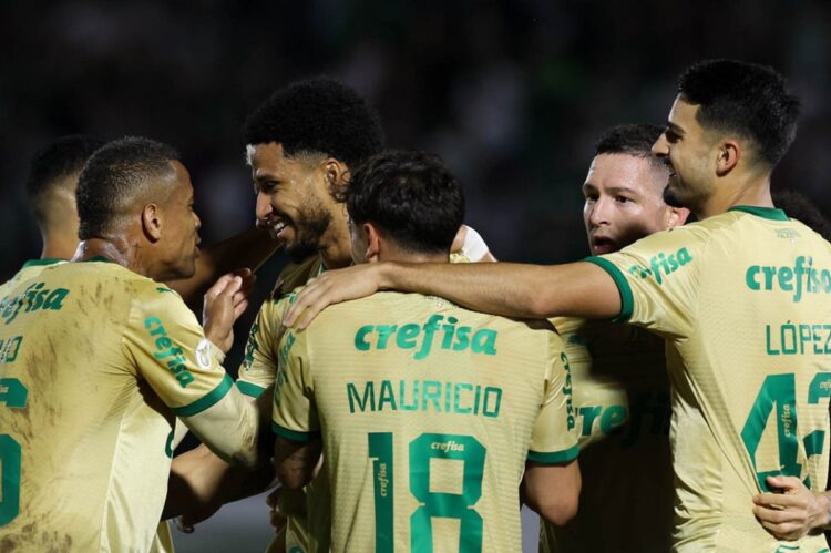 Los jugadores del Palmeiras festejan uno de los goles ante el Cuiabá