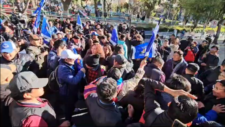 Forcejeos entre evistas y arcistas preceden al encuentro multipartidario del TSE
