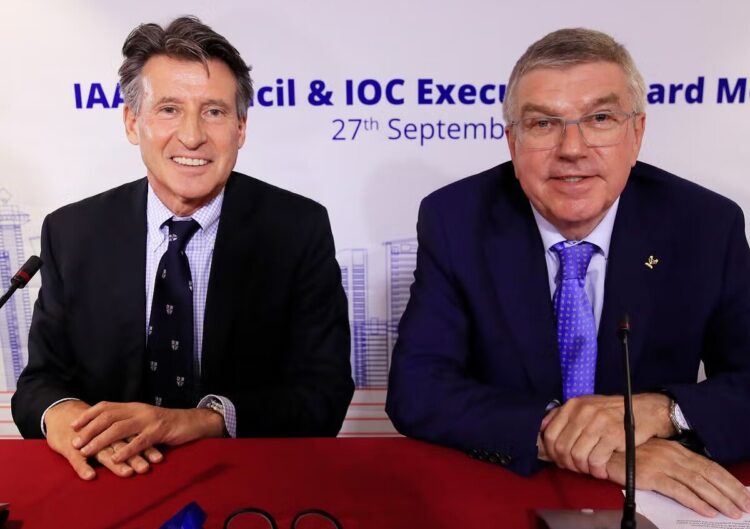 El presidente de World Athletics, Sebastian Coe y Thomas Bach presidente del Comité Olímpico Internacional