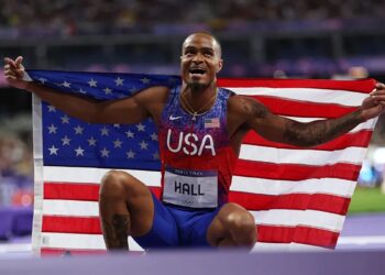 Quincy Hall se cuelga el oro olímpico en los 400 con un esprint agónico