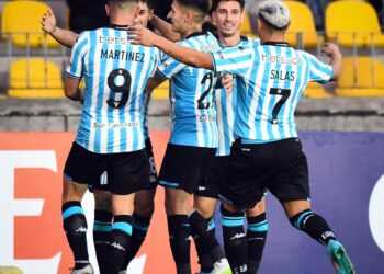 Racing visita a Huachipato en su camino hacia el título de la Sudamericana