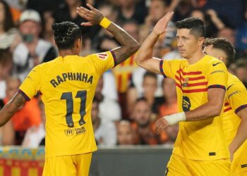 Lewandowski rescata al Barça de Flick en su arranque en la Liga