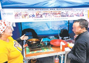 En La Paz se realizan ferias para visibilizar los emprendimientos de los refugiados.