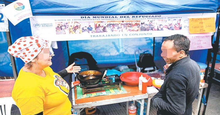 En La Paz se realizan ferias para visibilizar los emprendimientos de los refugiados.