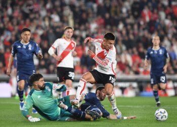 Gallardo regresa a River Plate con un empate y Huracán manda en la Liga argentina