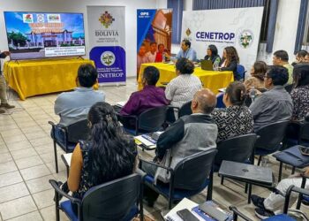 Reunión interdepartamental en salud fortalece el manejo clínico de enfermedades zoonóticas