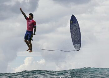 ‘Todos los fotógrafos esperan ese momento’, dice fotógrafo de AFP autor de foto icónica del surf