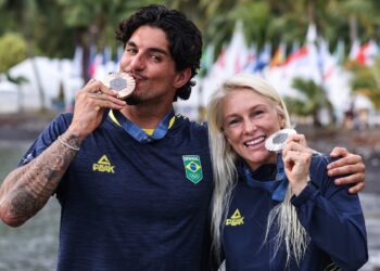 El surf brinda dos medallas a Brasil con Weston-Webb y Medina