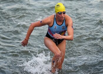 Una triatleta belga ‘enferma’ tras competir en el Sena