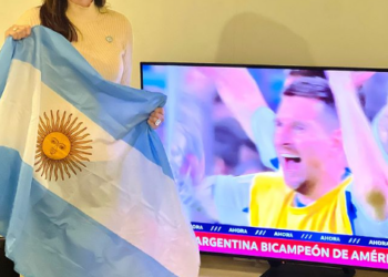 Vicepresidenta argentina rechazó las críticas a futbolistas por cantos racistas