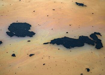 Perú declara ‘emergencia ambiental’ por derrame de petróleo en el mar