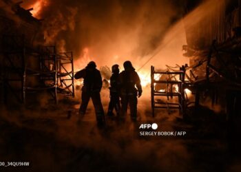 Misiles rusos causan un muerto y 60 heridos en el centro este de Ucrania