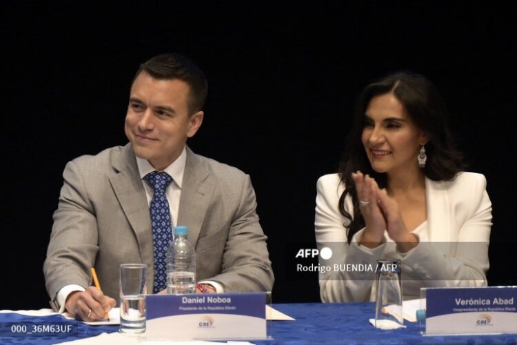 Noboa suspendió por cinco meses a la vicepresidenta Victoria Abad