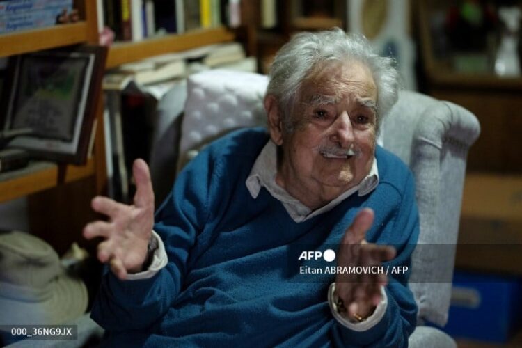 Mujica recibirá a Gustavo Petro