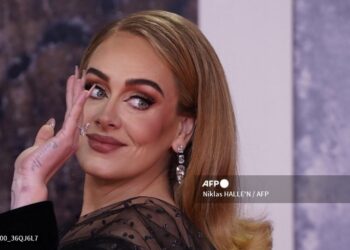 Adele no puede cantar 'Million Years Ago'