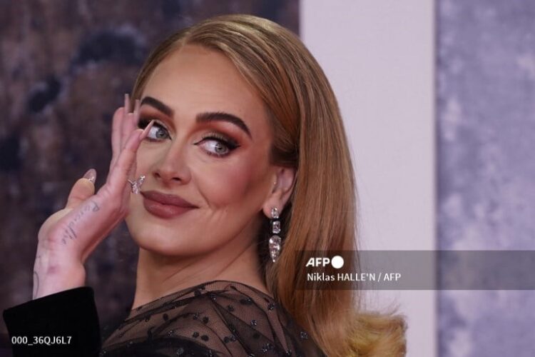 Adele no puede cantar 'Million Years Ago'