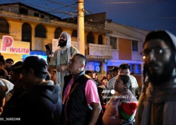 Familiares piden ver a los niños rescatados