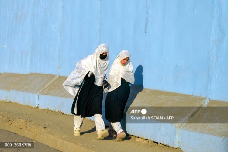 Los talibanes reducen la libertad de acción de las mujeres