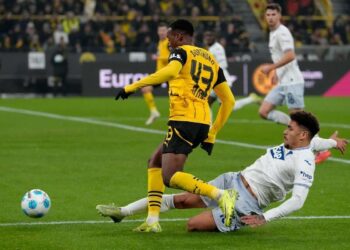 Borussia Dortmund se deja el triunfo en el descuento ante Hoffenheim (1-1)