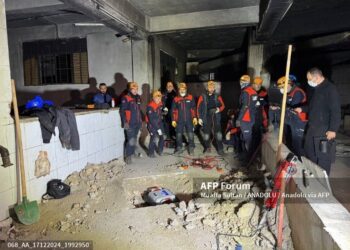 Los rescatistas ayudan a buscar a los desaparecidos en Siria