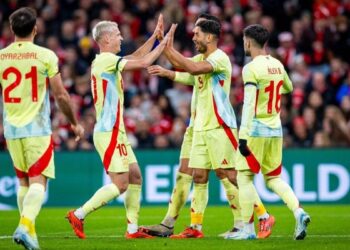 España acaba primera de grupo en la Liga de Naciones al ganar 2-1 en Dinamarca