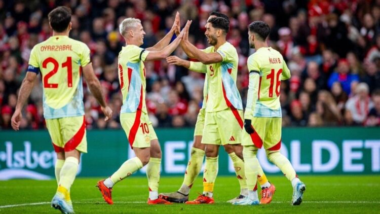 España acaba primera de grupo en la Liga de Naciones al ganar 2-1 en Dinamarca