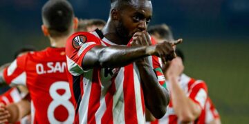 Iñaki Williams encumbra al Athletic con un doblete ante el Fenerbahçe