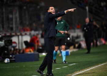 El uruguayo Poyet toma las riendas del Jeonbuk surcoreano