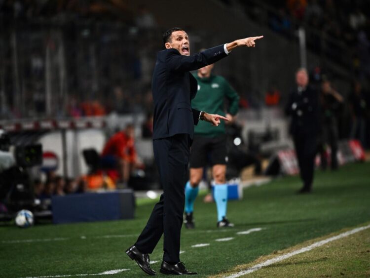 El uruguayo Poyet toma las riendas del Jeonbuk surcoreano