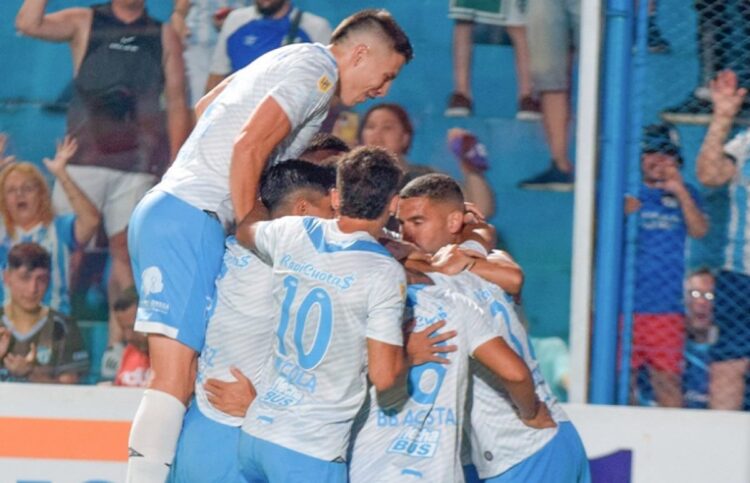 Triunfo de Atlético Tucumán en el cierre de la Liga argentina, ganada por Vélez
