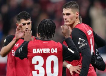 Schick permite al Leverkusen seguir la estela del Bayern de Múnich