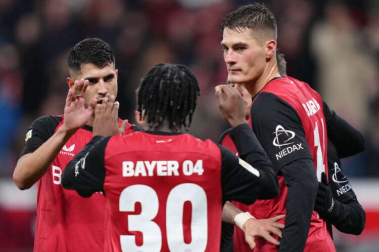 Schick permite al Leverkusen seguir la estela del Bayern de Múnich
