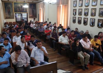 Los transportistas de Cochabamba durante la aprobación de la norma en el Concejo.