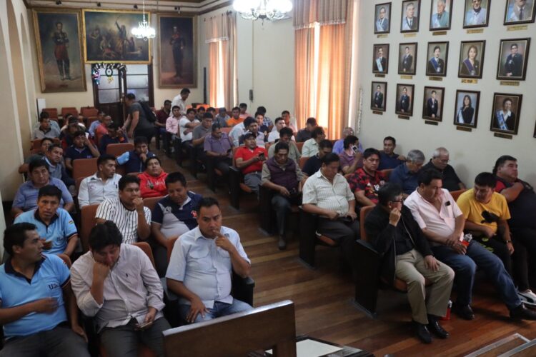 Los transportistas de Cochabamba durante la aprobación de la norma en el Concejo.