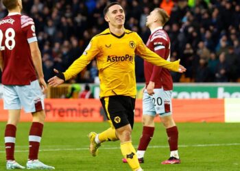 West Ham hunde a Wolverhampton (2-1) y manda fuerzas a Michail Antonio